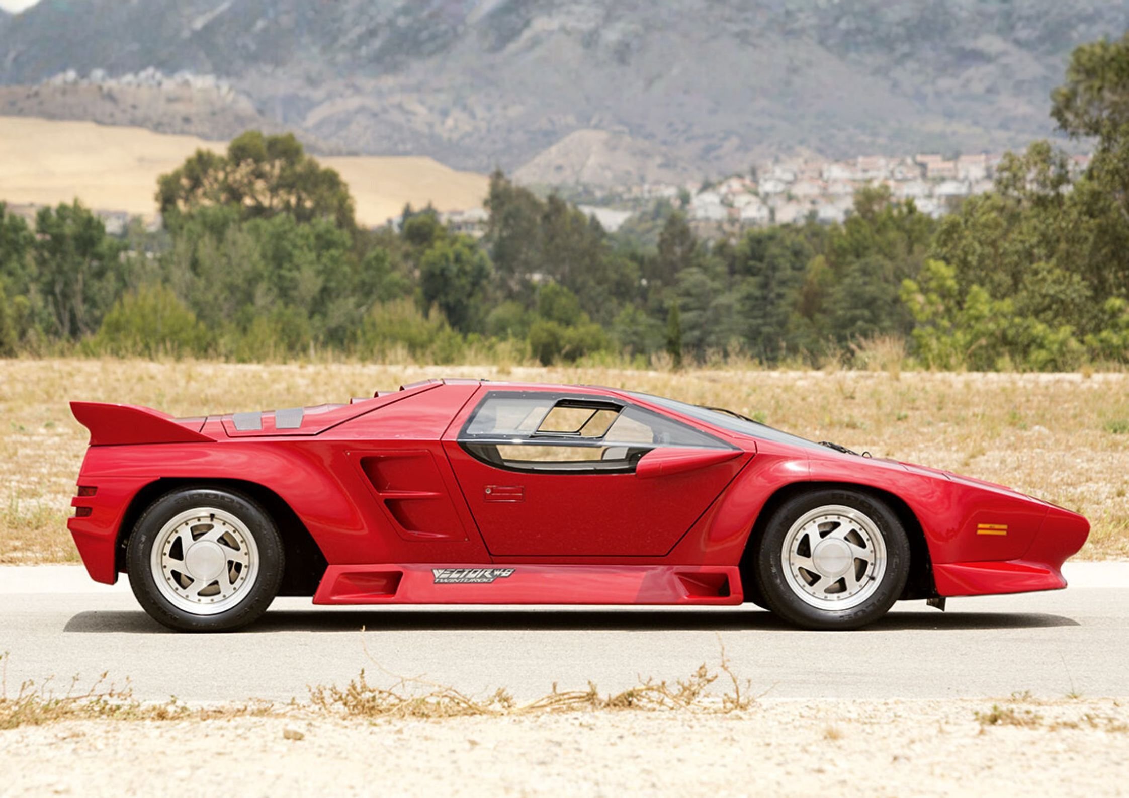 Vector W8 (1989-1993)