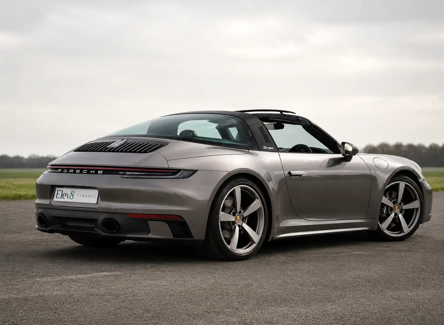 Porsche 911 Targa 4 (992) in Agate Grey Metallic