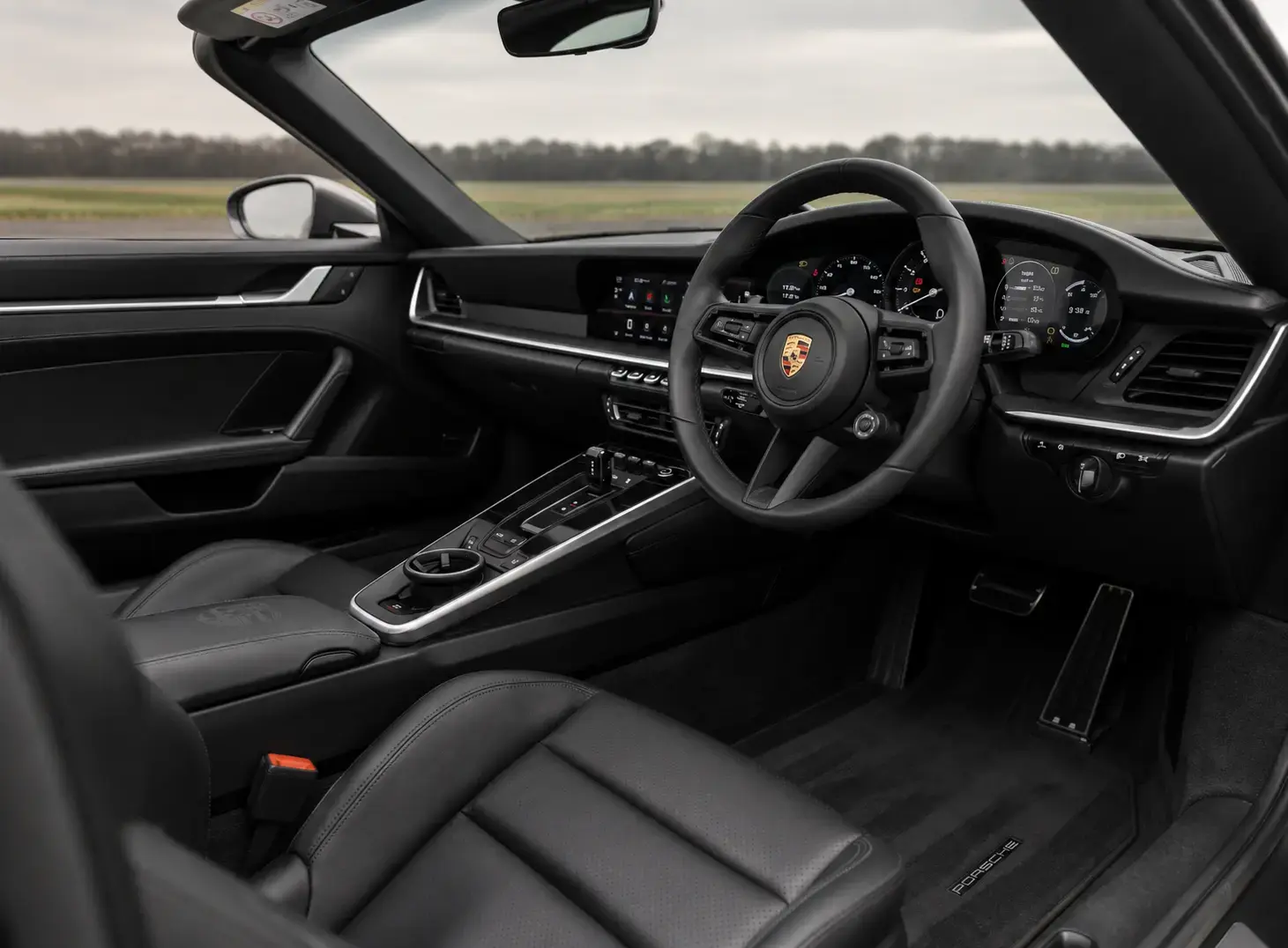 Porsche 911 Targa 4 interior